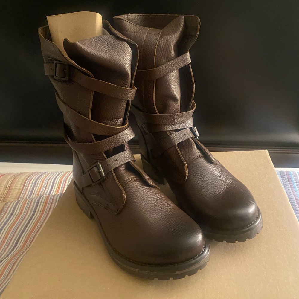 Brand new Steve Madden Bandit brown leather boots